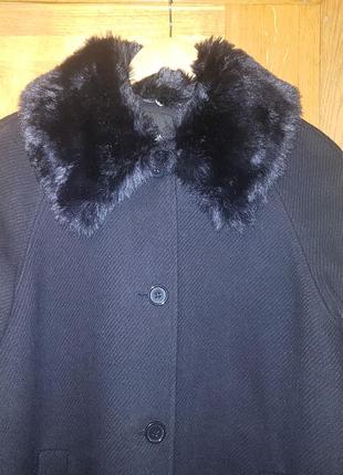 Monki однобортное темно-синее пальто с меховым воротником3 фото