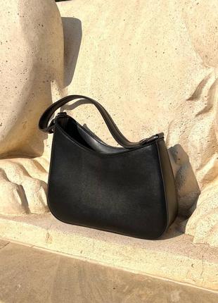 Женская черная сумка-багет4 фото