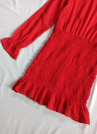 Красное шифоновое платье с жаткой и рюшами6 фото