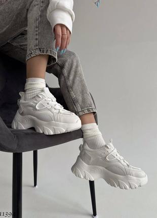 Білі шкіряні кросівки з сіткою в сітку на товстій грубій масивній підошві платформі5 фото