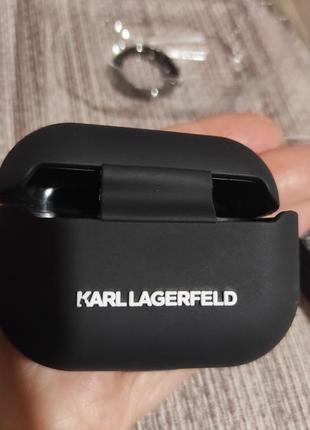 Чорний матовий чохол для навушників air pods від karl lagerfeld6 фото