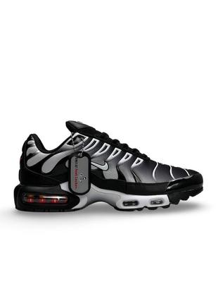 Чоловічі кросівки чорні з сірим у стилі nike air max plus black white gradient