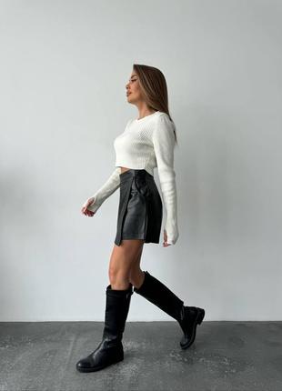 Женская юбка - шорти с эко кожи на замшевій чёрного цвета8 фото