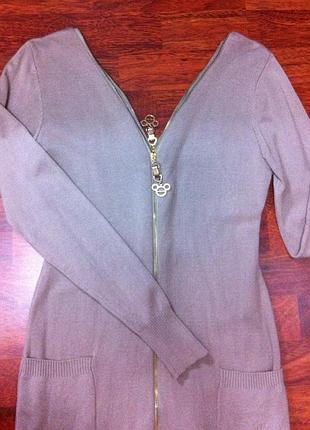 Платье на молнии