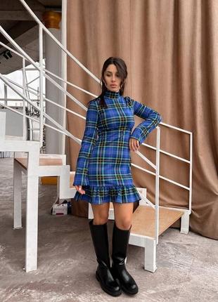 Стильное платье в клетку
