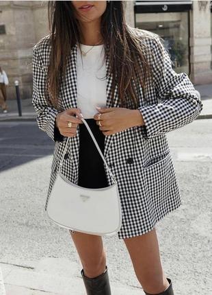 Трендовий піджак в клітинку