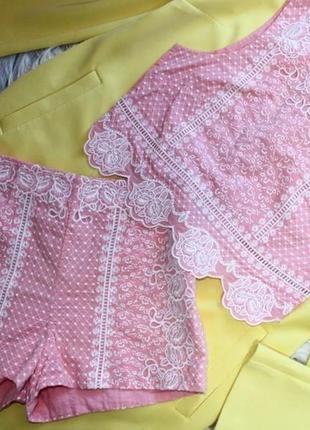 Вишуканий прошва рожевий з білим вишитий костюм з шортами з 100% бавовни на худишку або дівчинку