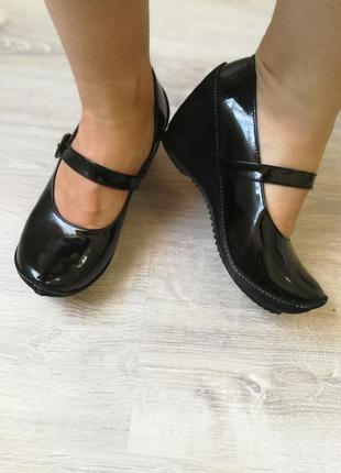 Туфлі ручної роботи на танкетці 36р.