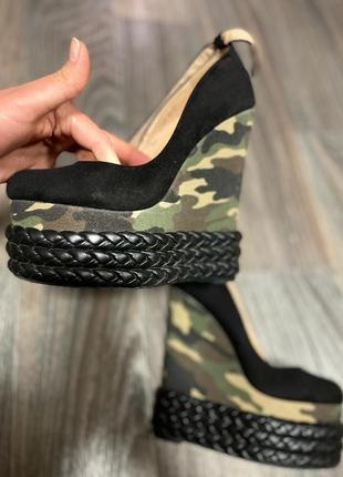 Туфли bomond на платформе чорные ,хаки
