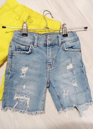 Джинсовые шорты.
