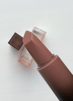 Помада для губ huda beauty power bullet cream glow в оттенке sweet cheeks