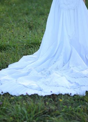 Очень красивое белое платье с длинным шлейфом (италия)7 фото
