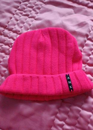 Яскрава шапочка для дівчинки