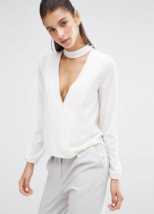 Блуза з глибоким вирізом декольте розмір l  молочного кольору блузка в діловому стилі елегантна блузочка