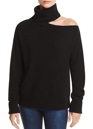 Свитер с вырезом