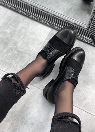 Чорні туфлі з замшевими вставками5 фото