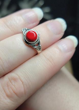 Красное серебряное кольцо