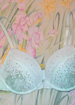 Крутой бюст в камнях 75 в