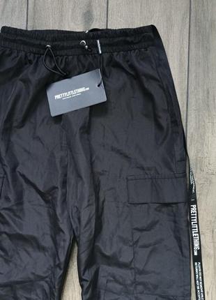 Спортивные лёгкие штаны prettylittlething  shell joggers5 фото