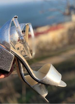 Сріблясті босоніжки ручна робота