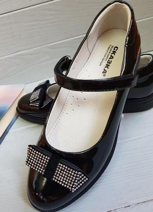 Лакові туфлі, балетки для дівчинки зі стразами р. 31, 37