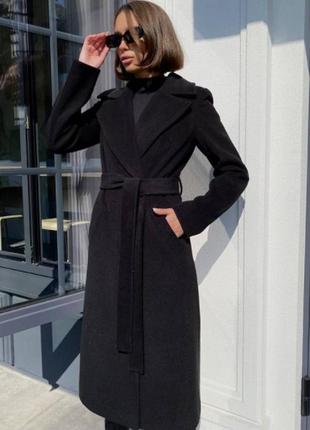 Женское демисезонное утепленное черное классическое пальто с поясом2 фото