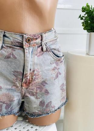 Классные джинсовые брендовые шорты в цветочный принт 🌸1 фото