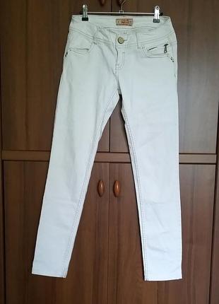 Джинсы бренда  pull&bear разм. 40-42