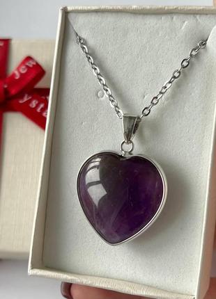 Подарок девушке - натуральный камень аметист кулон в оправе в форме сердца на цепочке в коробочке