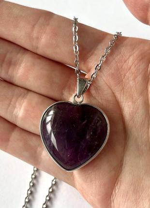 Подарок девушке - натуральный камень аметист кулон в оправе в форме сердца на цепочке в коробочке2 фото