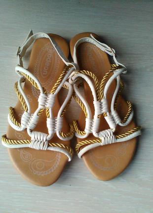 Босоніжки odeon