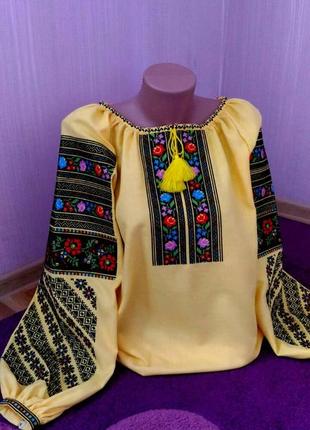 Жіноча вишиванка