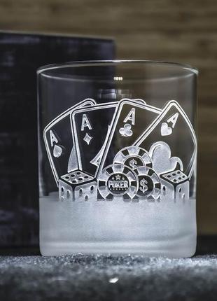 Щаслива склянка для віскі з гравіюванням чотири тузи - подарунок на успіх для гравця в покер1 фото