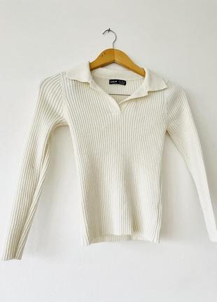 Базовый свитер в рубчик, молочного цвета с воротничком4 фото
