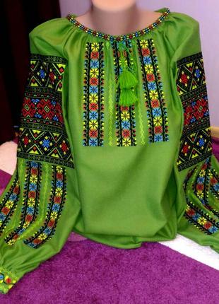 Жіноча вишиванка