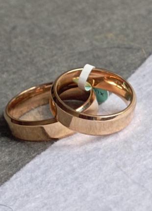 Обручалка из скощеными краями мед золото