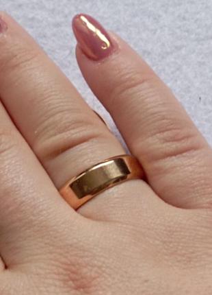 Обручалка из скощеными краями мед золото