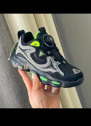 Стильні кросівки