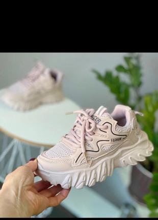 Стильні кросівки