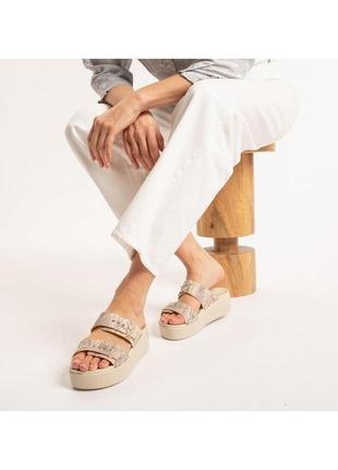 crocs aper brooklyn snake buckle low шлепанцы на платформе крокс.2 фото