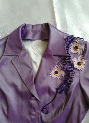 Красивый женский костюм в комплекте: блуза, юбка, ремень.2 фото