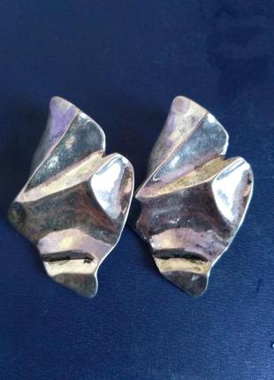 Стильные серьги