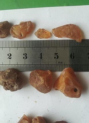 Янтарь для бус 80 грамм