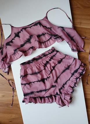 Очень классный костюм, легкая ткань