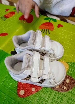 Продам дитячі кросівки