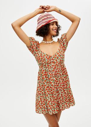 Стильное актуальное платье в цветы
