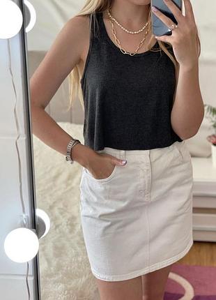 Красивая графитовая майка свободного кроя