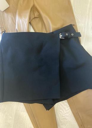 Zara чорні шорти-спідниця