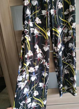 Легкие брюки палаццо в цветы6 фото