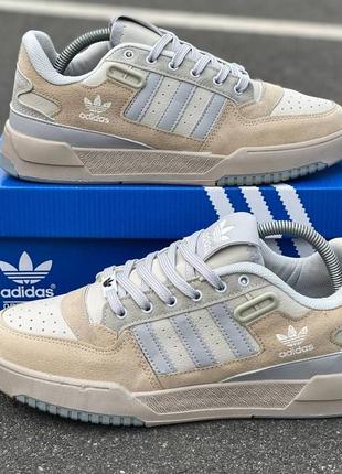 Кроссовки в стиле adidas